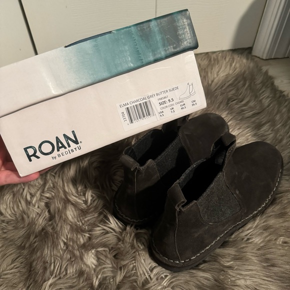 ROAN BED STU Women’s Suede Boots - Picture 5 of 6